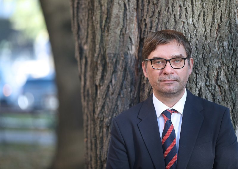 Od strijeljanja preko zatvora i psihijatrije do oslobođenja: Kako su živjeli homoseksualci u socijalističkoj Jugoslaviji?