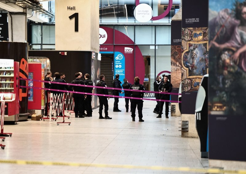 Pucnjava na pariškom kolodvoru: Policija ranila muškarca s nožem