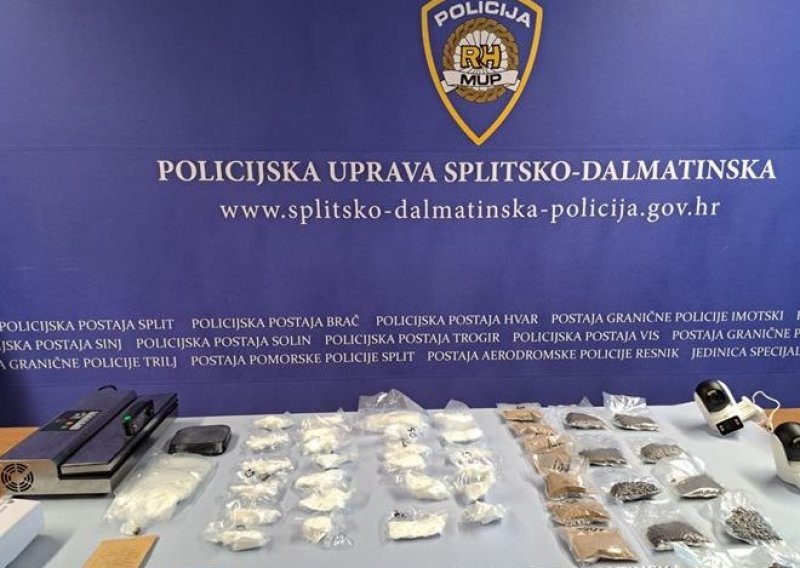 Policija kod Sinja ulovila trojicu dilera: Pronađena hrpa droge i veća količina novca