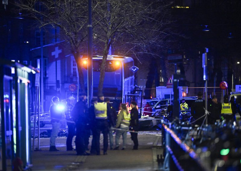 Tragedija u Stockholmu: Tri osobe izgubile život u naletu autobusa