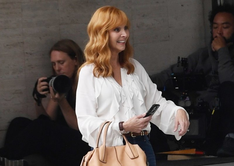 Tko bi joj dao 62 godine: Legendarna Phoebe iz 'Prijatelja' iznenadila izgledom