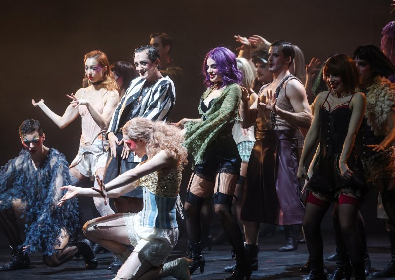 Na novoj sceni HNK-a premijerno izveden mjuzikl 'Cabaret'