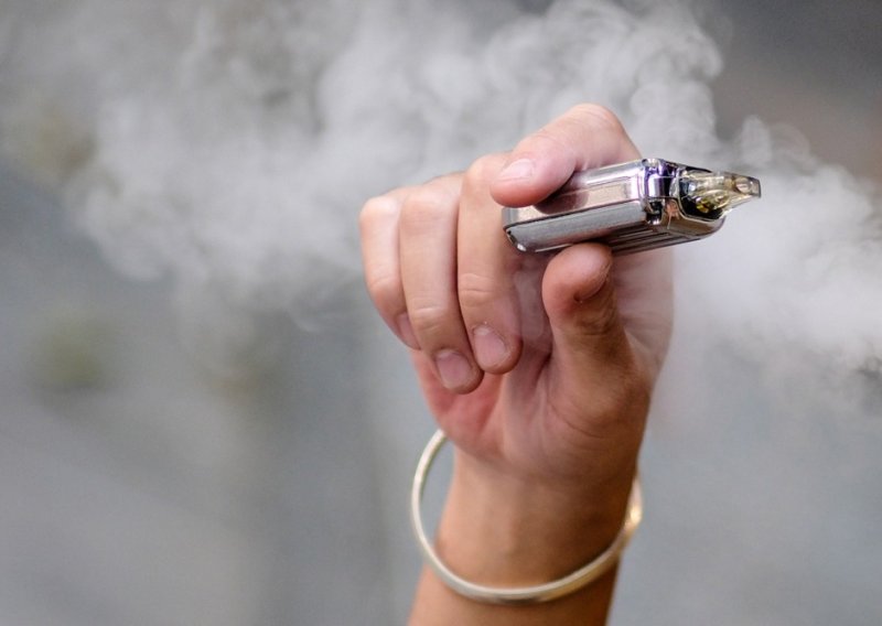 Nove preporuke izazvale pažnju: E-cigarete mogu biti alat za prestanak pušenja