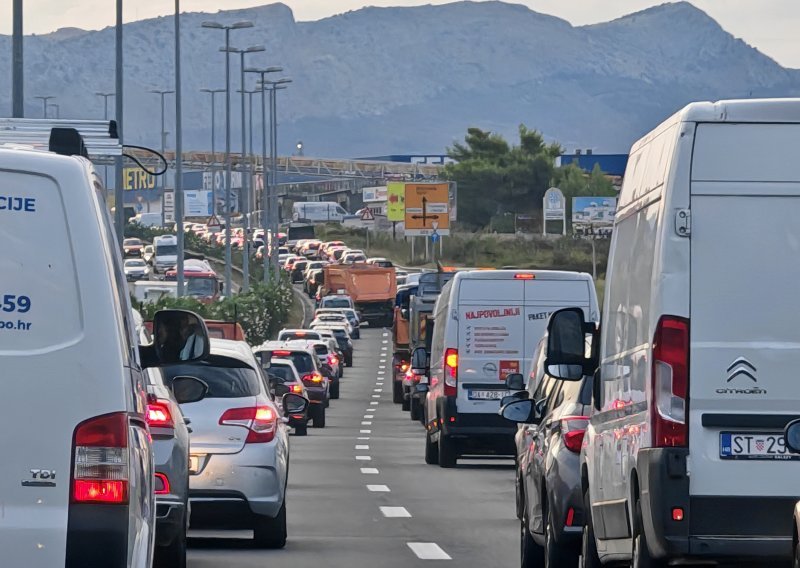 Vozači od danas imaju važnu obvezu: Kazne za nepoštivanje su velike