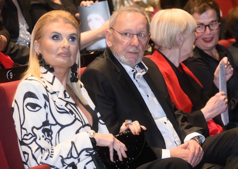 Rijetko je u javnosti: Supruga ministra Božinovića plijenila je pozornost na premijeri