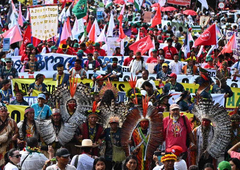 FOTO Veliki prosvjedni marš u Belemu: Deseci tisuća ljudi na ulicama