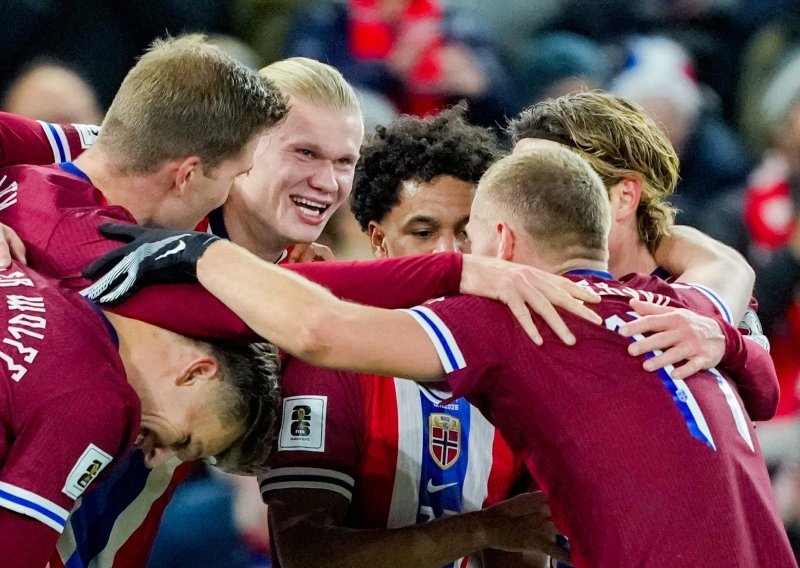 Haaland odveo Norvešku na SP pa onda neobičnim darovima iznenadio suigrače