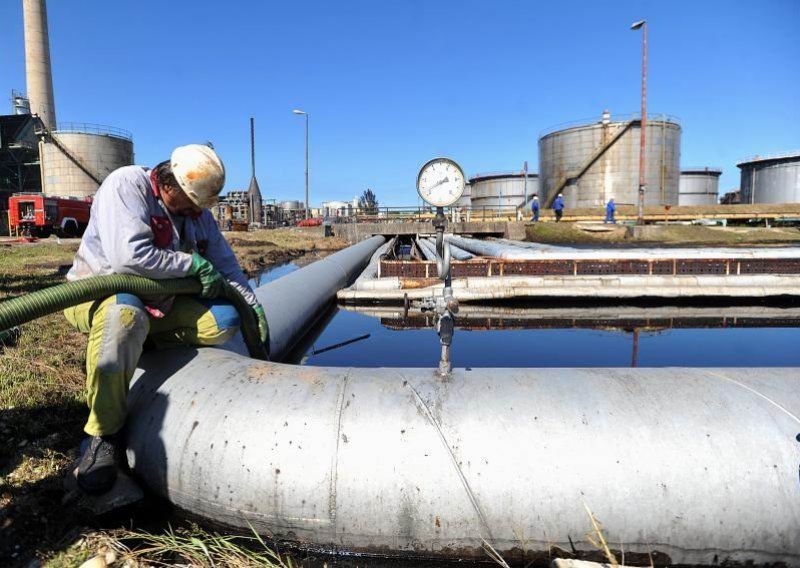 MOL has no intention of shutting down Sisak refinery