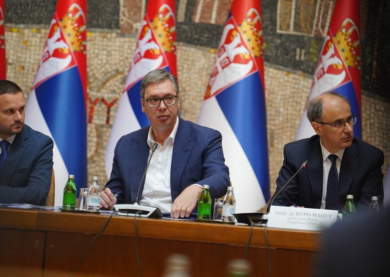 Hitna sjednica u Srbiji, Vučić: Prijeti nam kolaps! Hrvati nisu htjeli čekati niti sekundu