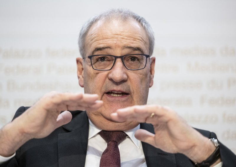 Kritiziraju ga da se predao Trumpu, a sada se brani: 'Nismo prodali dušu vragu'