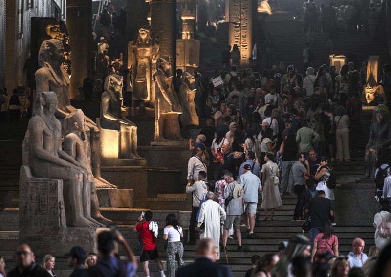 FOTO Ogromna navala: Posjetitelji masovno pohrlili vidjeti 'osmo čudo svijeta'