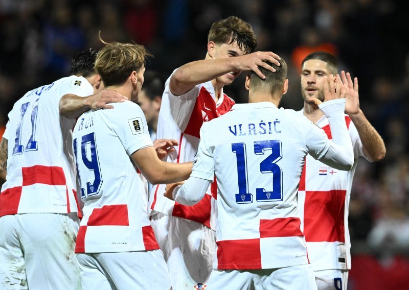 HNS pustio u prodaju slavljeničke majice; evo koliko koštaju