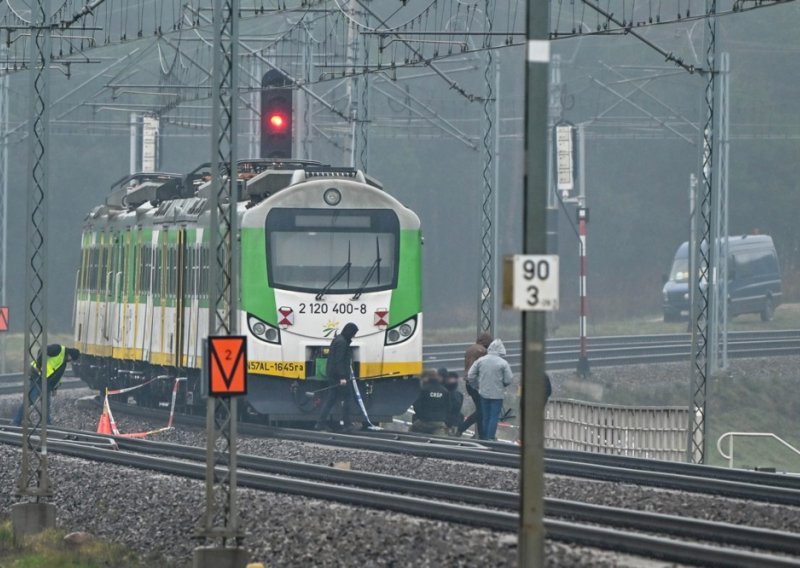 Tusk: Dizanje pruge u zrak na relaciji Varšava-Lublin je čin neviđene sabotaže