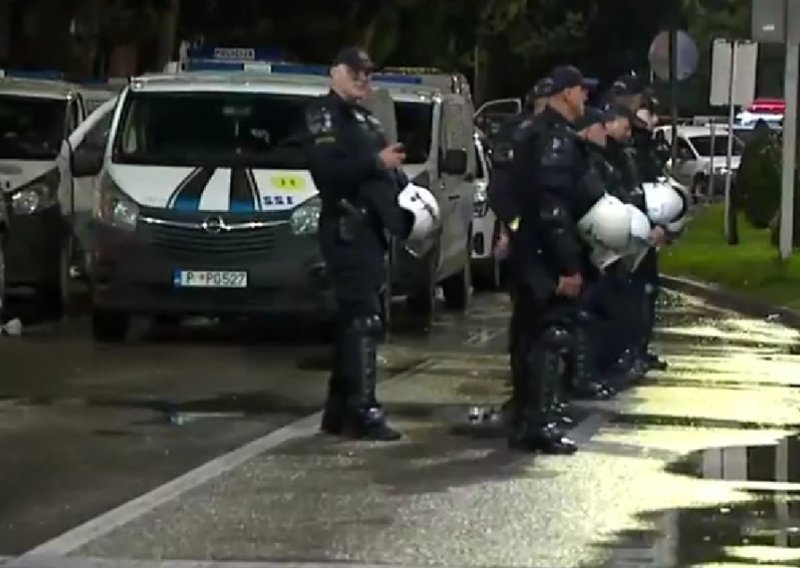 Opsadno stanje u Podgorici! Policija u zadnji trenutak spriječila napad Delija i Grobara na hrvatske navijače