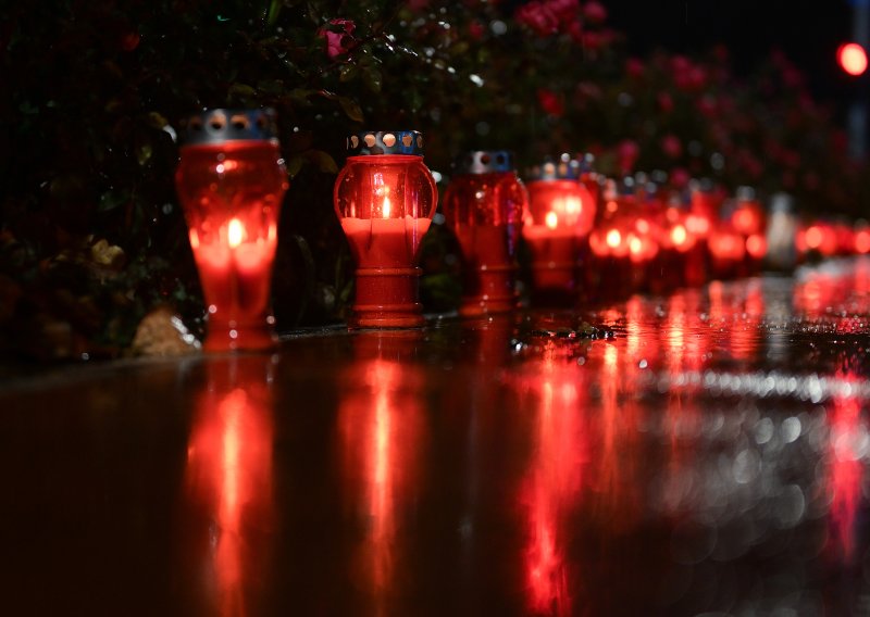 Diljem Hrvatske pale se svijeće u spomen na žrtve Vukovara i Škabrnje