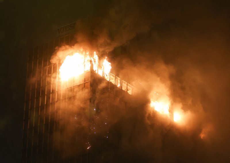 FOTO/VIDEO Vjesnikov neboder u plamenu: Pogledajte dramatične snimke