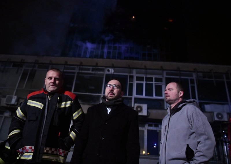 Stigli statičari, Tomašević na požarištu: Šteta je totalna