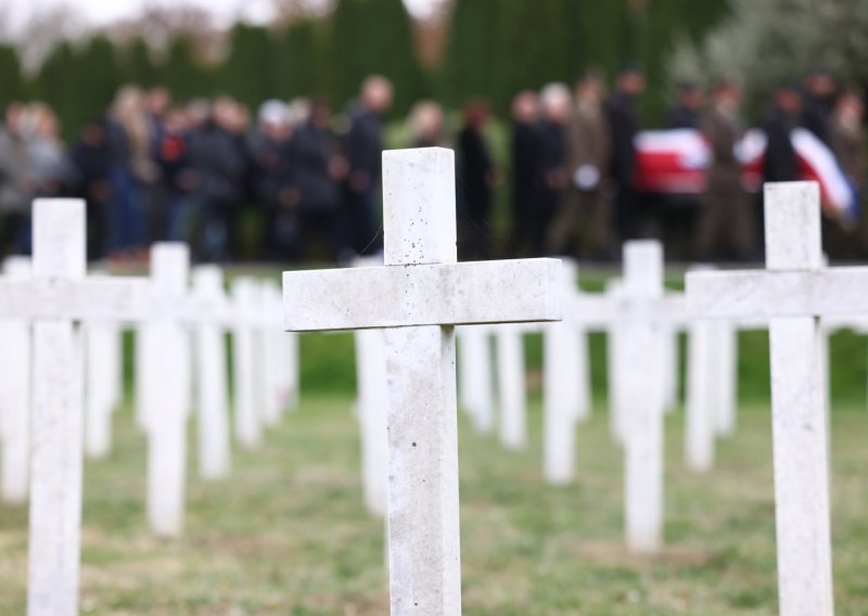 U Koloni sjećanja braniteljice i mladi: Nose posebnu poruku