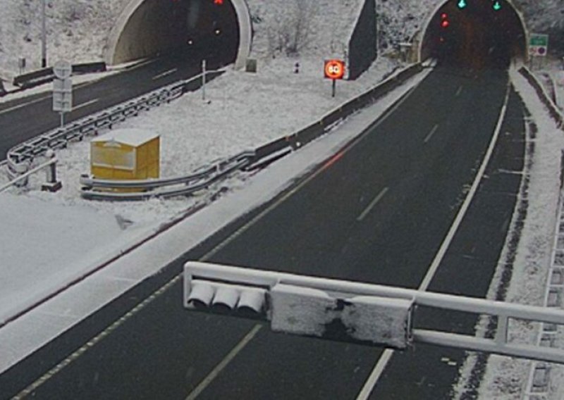 Hrvatsku zabijelio snijeg: Ima ga i na Medvednici, vozačima izdana upozorenja