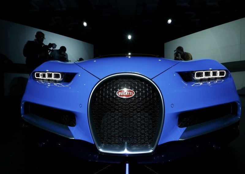 Pitate se kako zvuči Bugattijevih 1500KS? Brutalno!