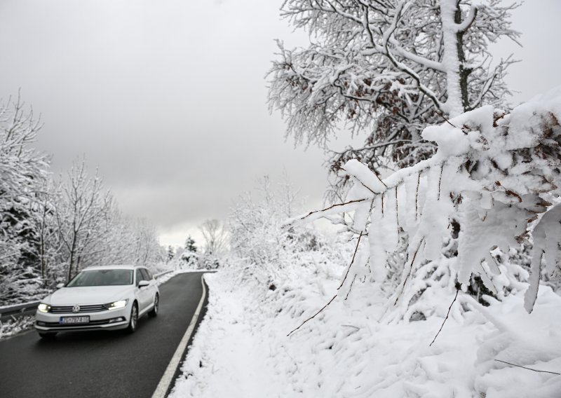 FOTO Pao snijeg na Sljemenu: Pogledajte predivne prizore