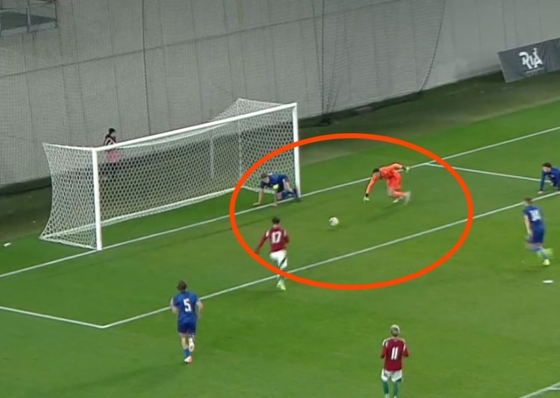 Pogledajte sjajnu reakciju vratara Hajduka kojom je spasio Hrvatsku