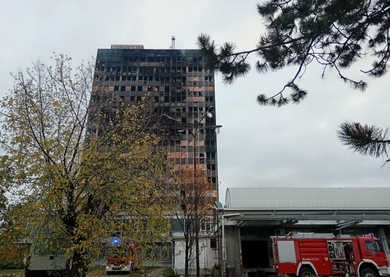 Vjesnik se još dimi, vatrogasni zapovjednik otkrio zašto vatrogasci ne ulaze u neboder