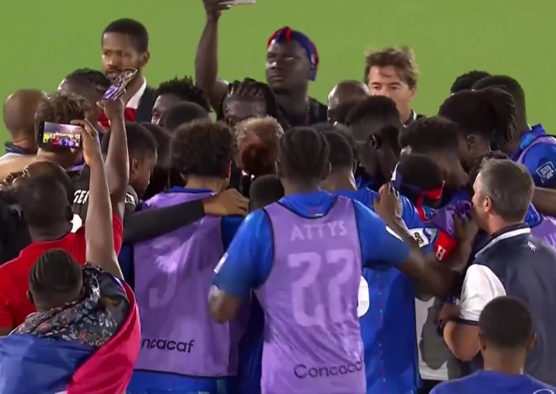 Pogledajte lude scene nakon povijesne utakmice; svi su gledali u mobitel, a onda...