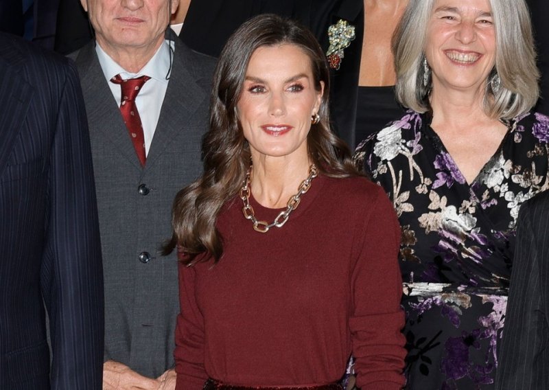 Svi su očekivali još jednu haljinu, a kraljica Letizia iznenadila je modnim izborom