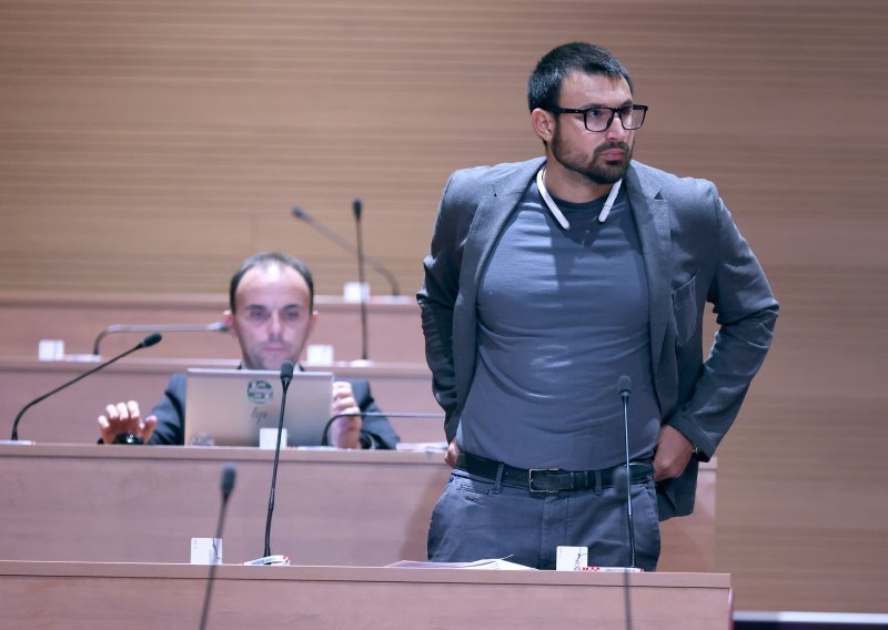 Jandroković: Zastupnik Živković više nema pravo govoriti o povredi Poslovnika