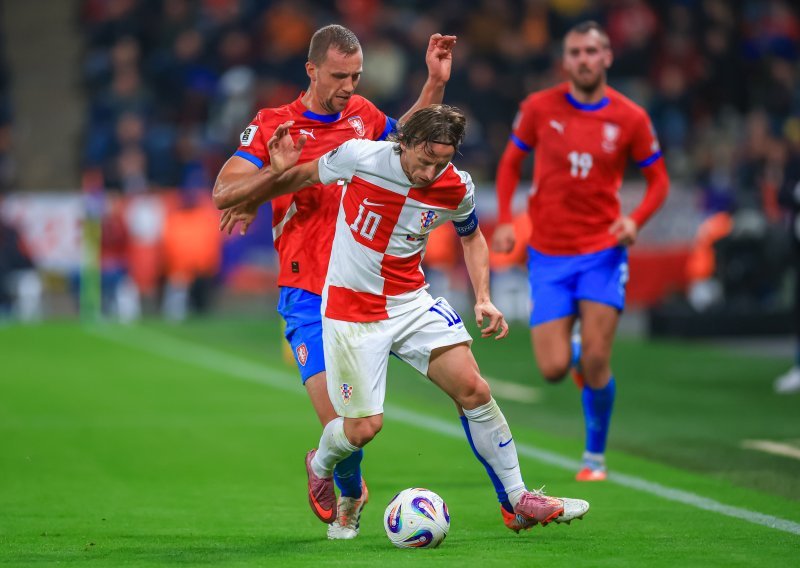 Nezapamćeni kaos u reprezentaciji koja je završila iza Hrvatske, kapetanu oduzeta traka