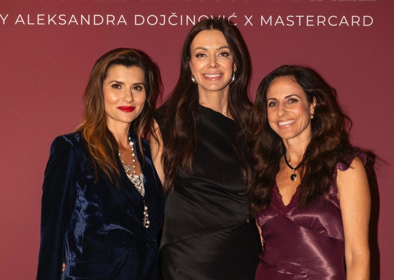 Samozatajna supruga našeg ministra zablistala u hit haljini koja je svima zapela za oko