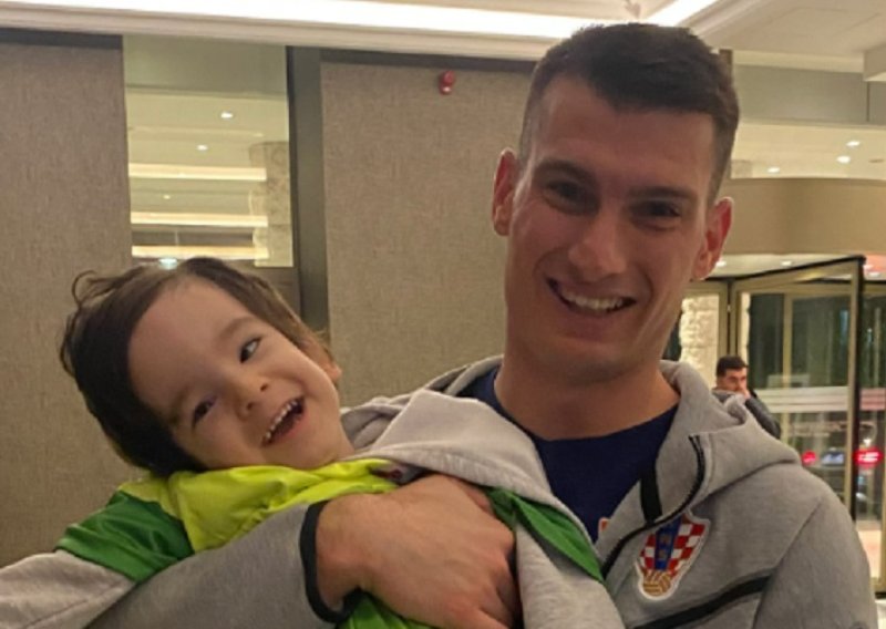 Emotivan susret u Podgorici; maleni Dominik upoznao je svog idola po kojem je dobio ime