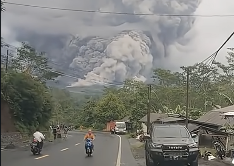Erumpirao vulkan Semeru na Javi: Razina uzbune podignuta na najvišu