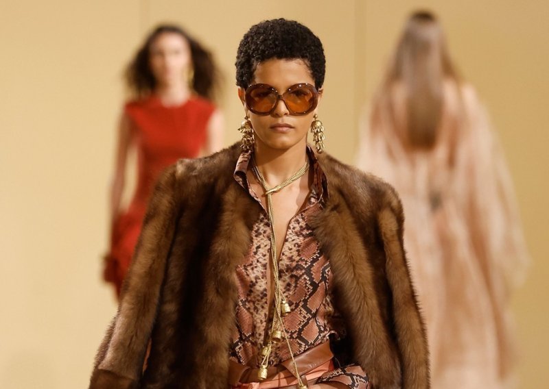 Vraćaju se hit suknje: Vrhunski idu uz čizme i kapute, a uz to peglaju figuru