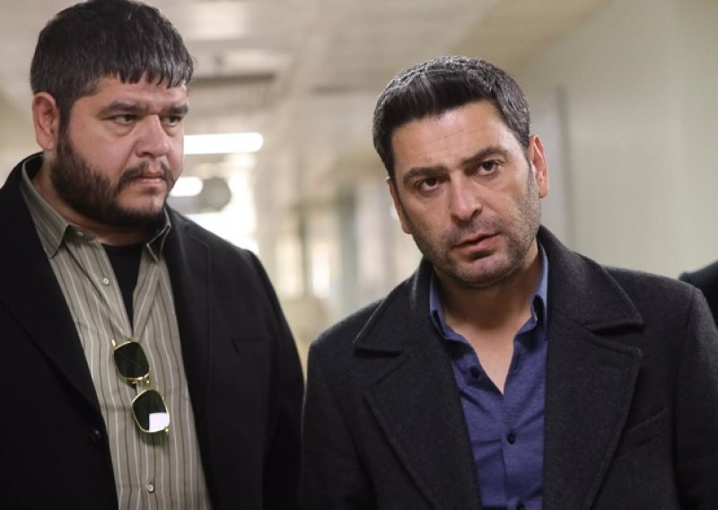 Đihan iz 'Dalekog grada' sve više osvaja kao glazbenik, a na nastupu mu se pridružio još jedan glumac