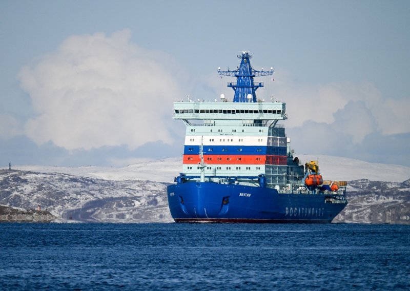 Prvi put u povijesti: Osam ruskih ledolomaca na Sjevernom morskom putu