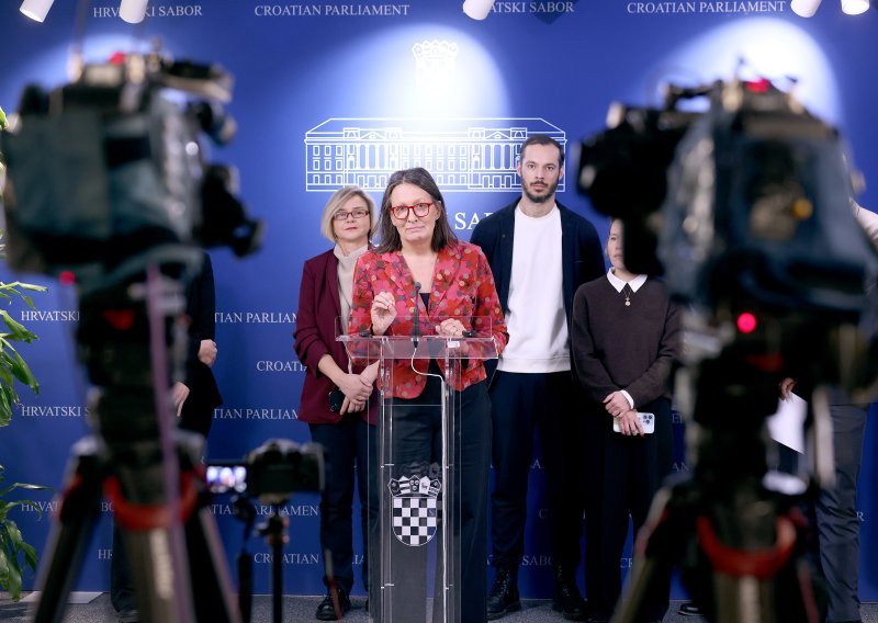 Oporba napala Bačića: Paket zakona o gradnji ne služi građanima nego investitorima