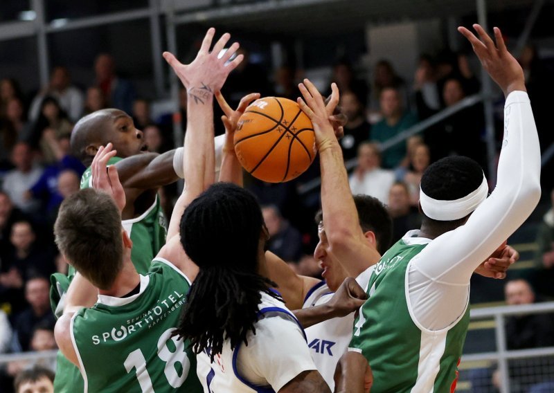 Ovi nikad niste vidjeli! Evo što radi jedini navijač austrijskoga kluba u gostima kod Alkara u Sinju