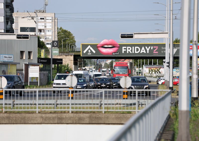 Prometni kolaps u Zagrebu: Ogromne gužve i kolone, kasne tramvaji i autobusi
