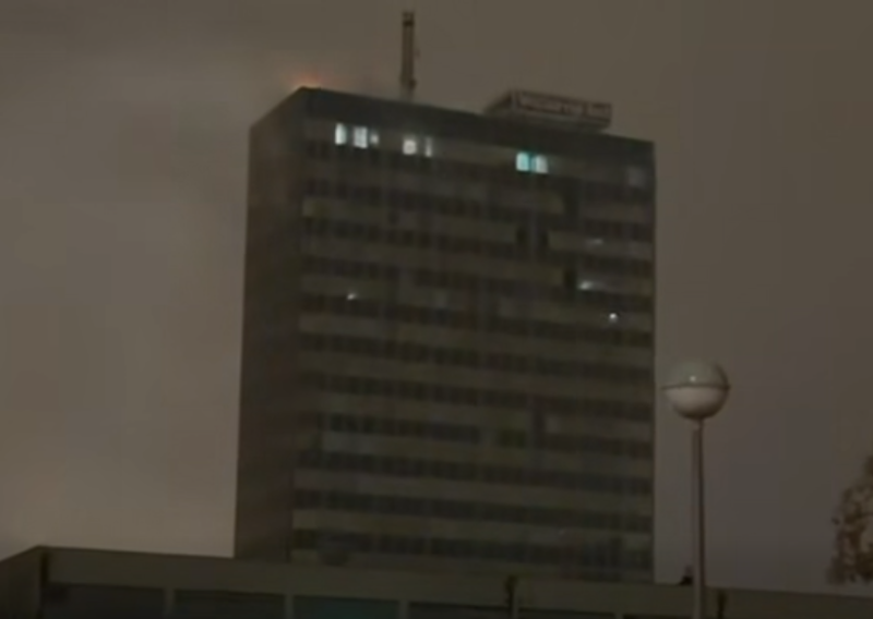 Širi se snimka početka požara u Vjesniku: 'Tko je s baterijama hodao po stubištu?'