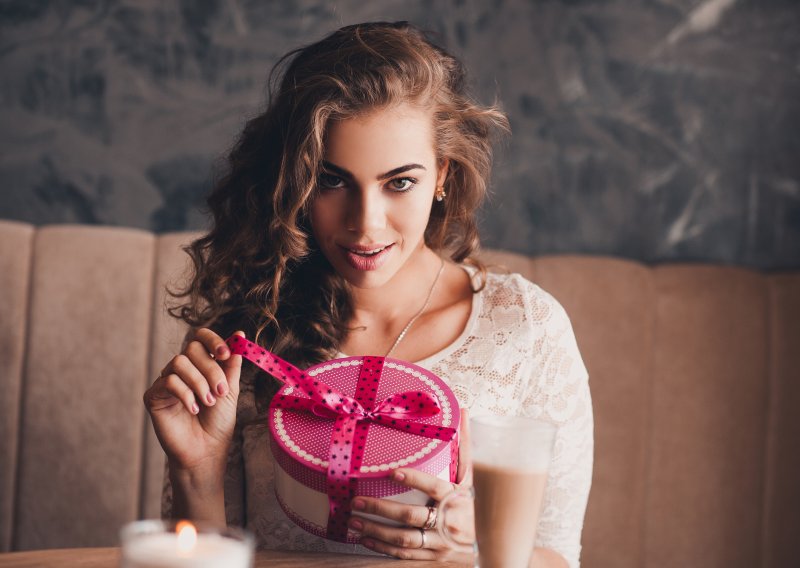 Ovo je top 10 parfema koji se ove sezone najviše poklanjaju - a evo i zašto