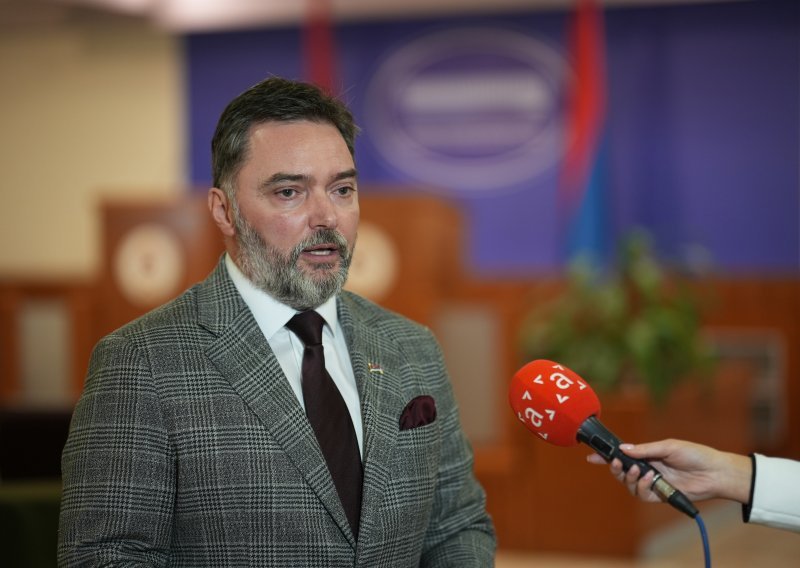 Ministar u BiH izvrijeđao visokog predstavnika Schmidta: Evo što mu je poručio