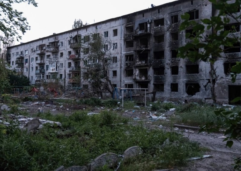 Vojnici u ruskom videu slobodno šeću ukrajinskim Pokrovskom