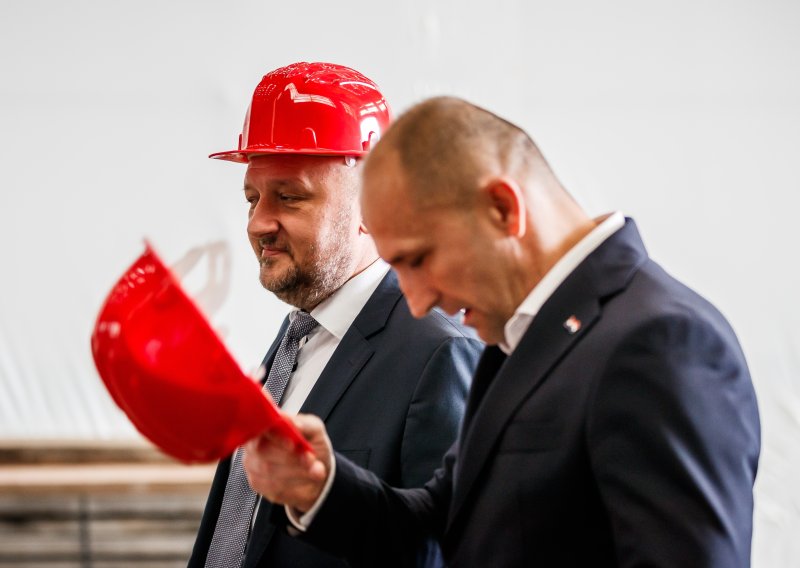 Anušić udario po Debeljaku: Svoje kredite i gubitke prikazuje kao dug MORH-a