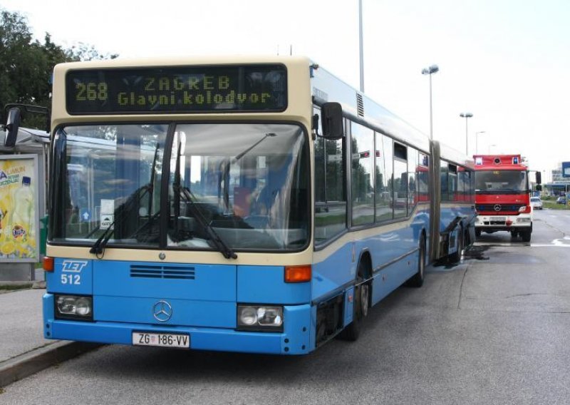 Udarila glavom u staklo kad je vozač ZET-ovog autobusa zakočio