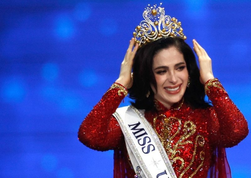 Ne stišava se bura oko novoizabrane Miss Universe, a evo što ona kaže o svemu