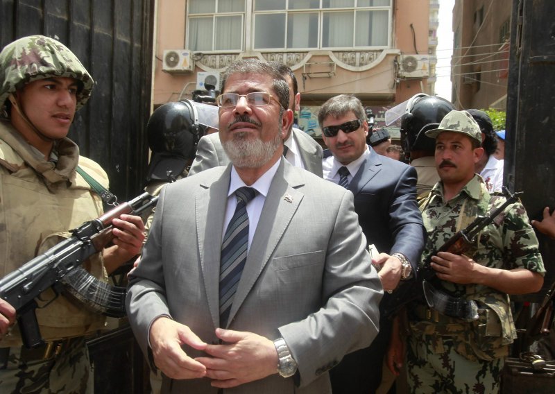 Vojska drži Mursija iz 'preventivnih razloga', novi predsjednik položio prisegu