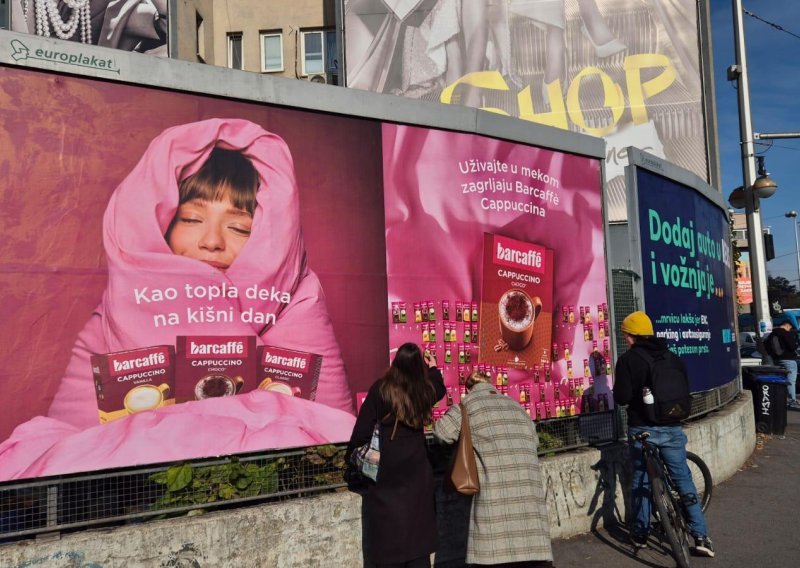 Zagrepčani mazili reklamu i 'brali' kavu s billboarda u režiji Barcaffèa i Pro Media Grupe