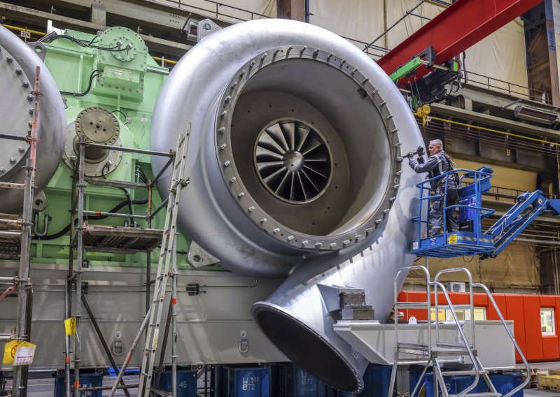 Potez koji je iznenadio sve: Njemački automobilski div zbog krize prodaje svoju perjanicu